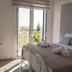 Le Petit Refuge 2 Floor Maisonette With Seaview