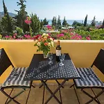 Le Petit Refuge 2 Floor Maisonette With Seaview