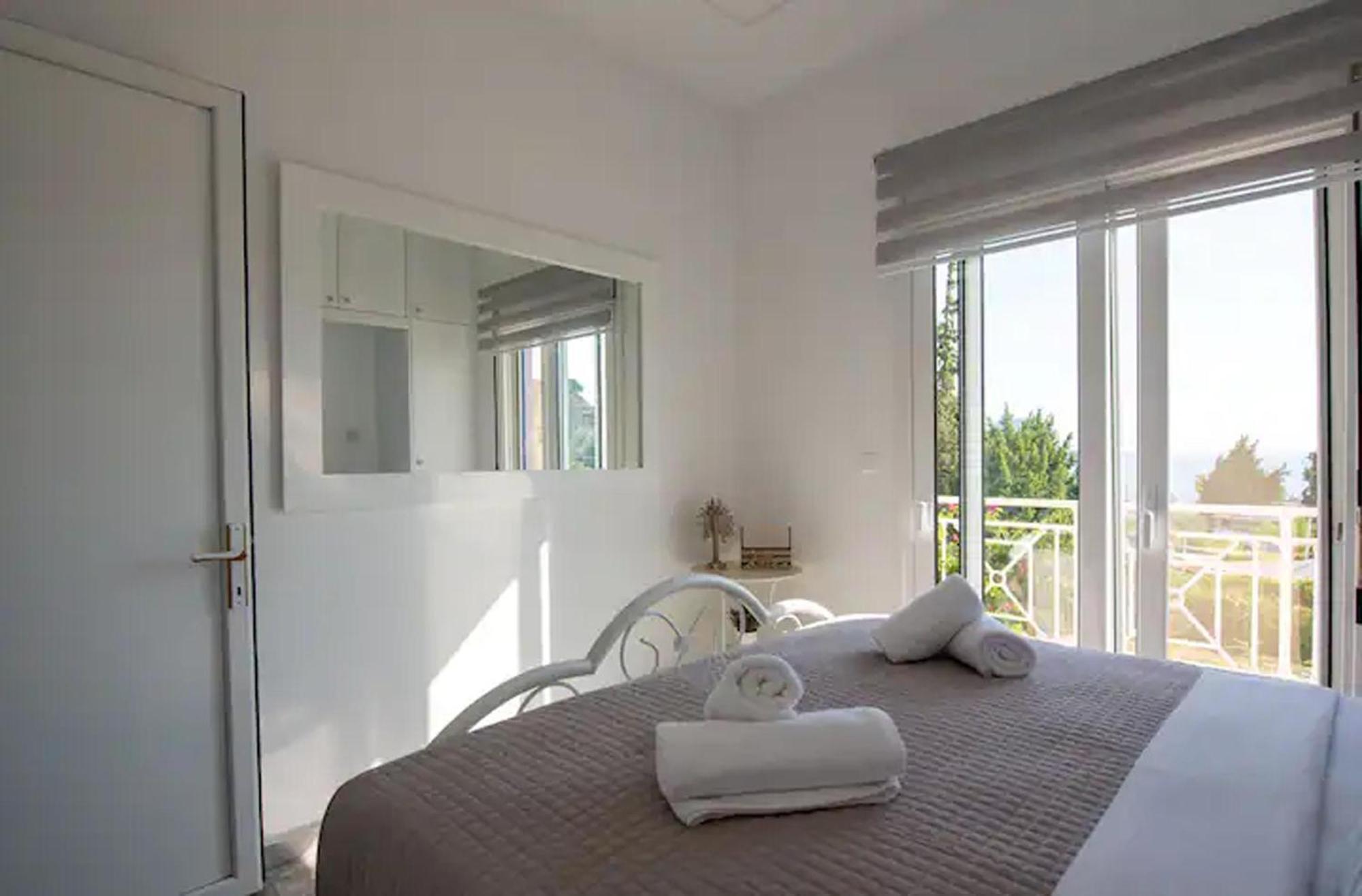 Le Petit Refuge 2 Floor Maisonette With Seaview Holiday home