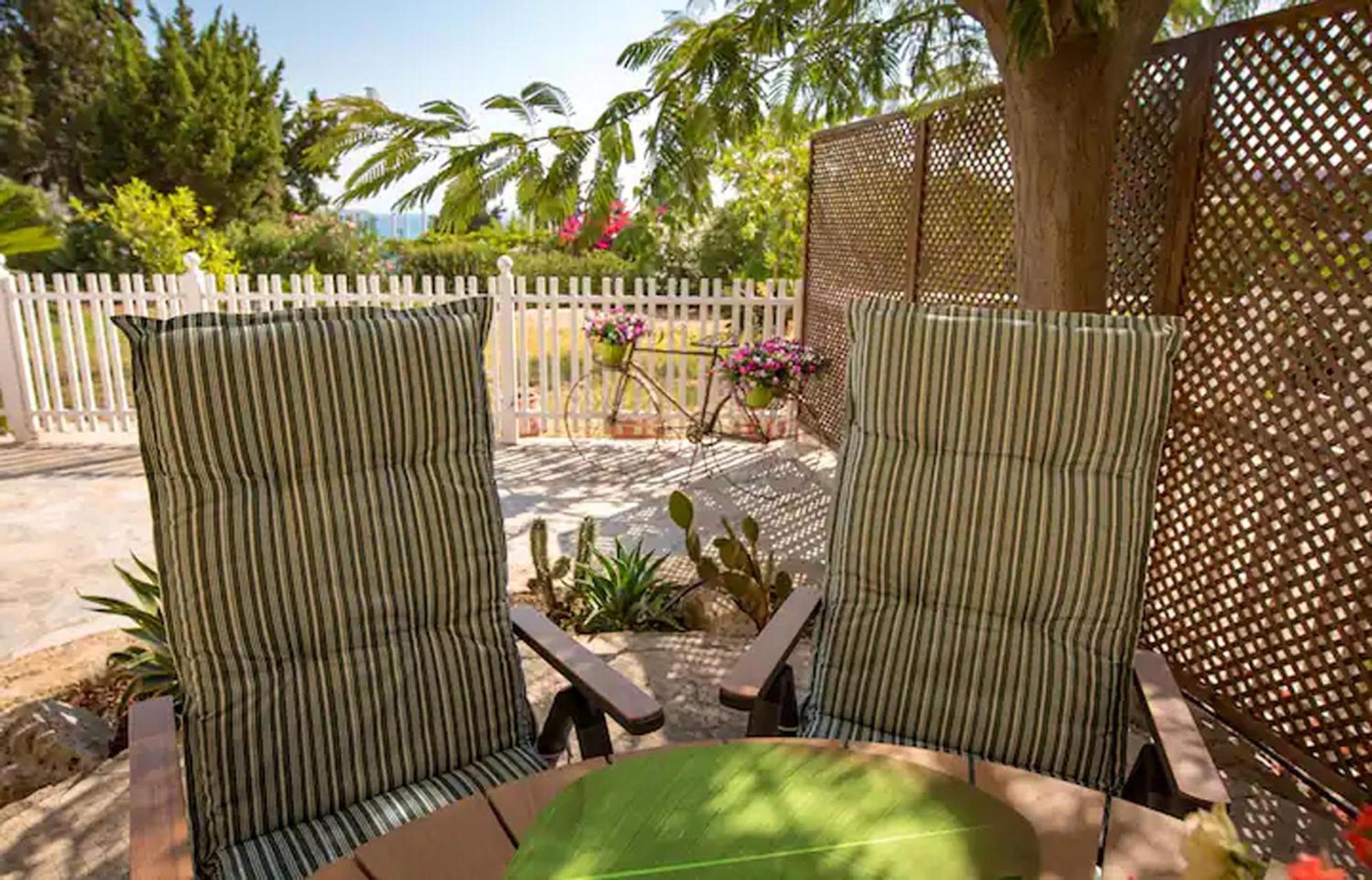 Le Petit Refuge 2 Floor Maisonette With Seaview *
